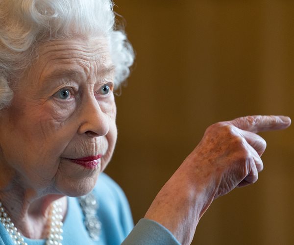 UK's Queen Elizabeth Pulls Out of Commonwealth Service