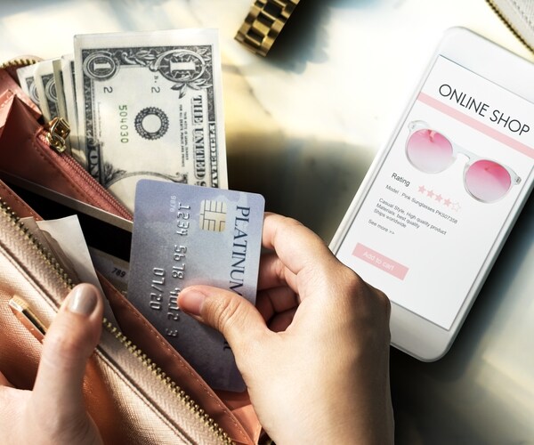 Consumer Spending Stalls as Core Inflation Moderates