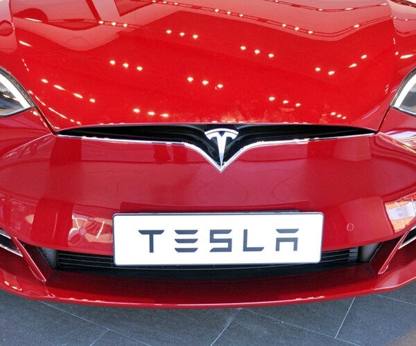 CNBC: Tesla Furloughs Half of US Sales, Delivery Employees