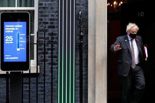 UK Official Warns of Hard Months Ahead amid High COVID Rates