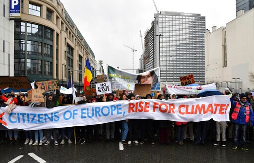 Brussels Protesters Brave Cold Rain to Demand Climate Action