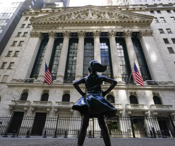 Stocks Move Higher as Banks, Industrial Companies Recover