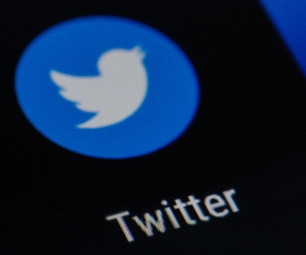 Dems' Final Iowa Tweets Hit Big Themes