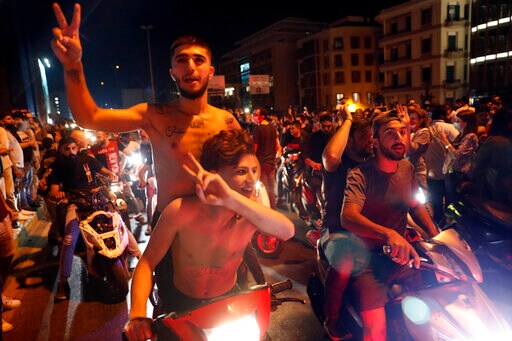 Lebanese Take to the Streets as Currency Hits a New low