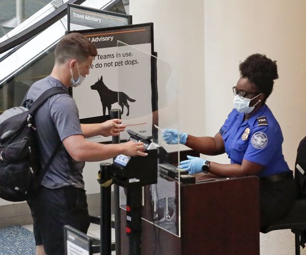 Whistleblower: TSA Mishandled COVID-19 Outbreak