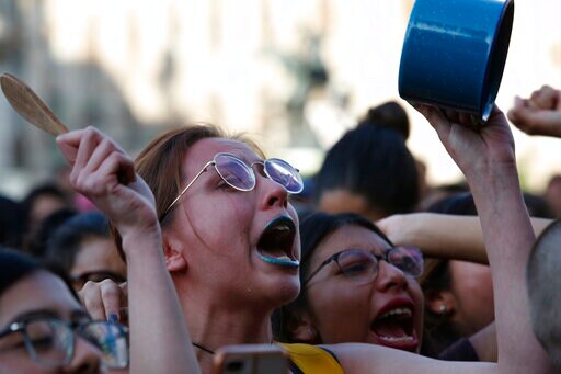 Mexican Women Protest Murders of Activists, Target Monuments
