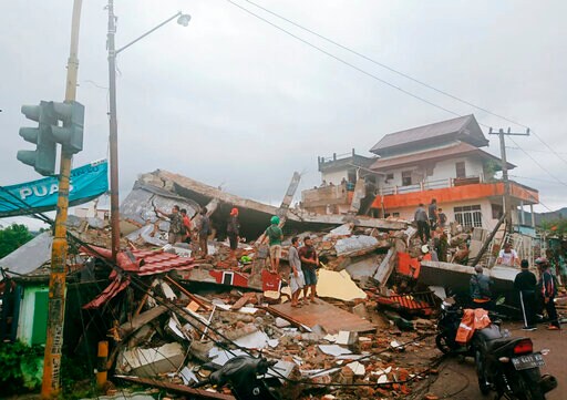 Quake Sets off Landslides, Kills at Least 3 in Indonesia