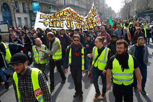 The Latest: Thousands of Yellow Vests Marching through Paris