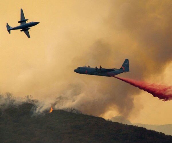 Crews Battle Growing Wildfire South of Los Angeles
