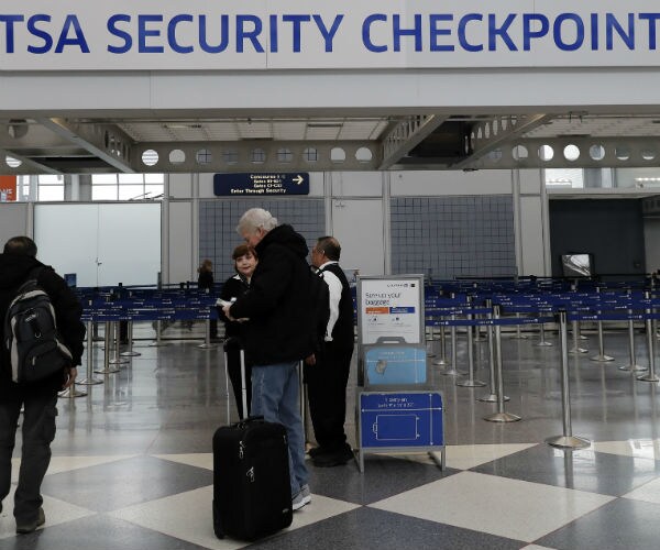 Absences Among US Airport Screeners Jump as Shutdown Drags On