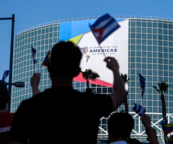 CEO Summit of Americas Attendees Get Gifts Made in China