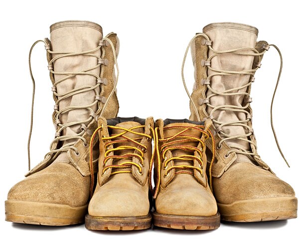 Christopher Harris' Newborn Has Photo Shoot With Fallen Soldier Dad's Comrades