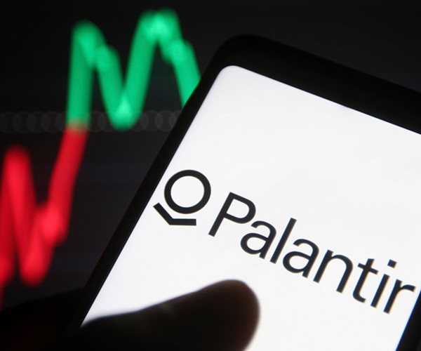 Palantir Shares Jump 6% Amid Soaring AI Demand