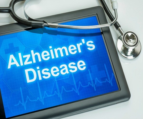 Smell Test Detects Early Alzheimer's 