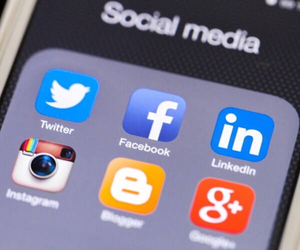 Facebook app icon on the Apple iPhone screen
