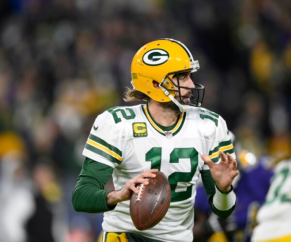 Aaron Rodgers Looks to Set Packers' TD Mark Against Browns