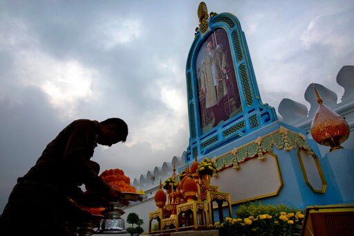 Thais Mark 1 Year since King's Death with Prayers, Ceremony