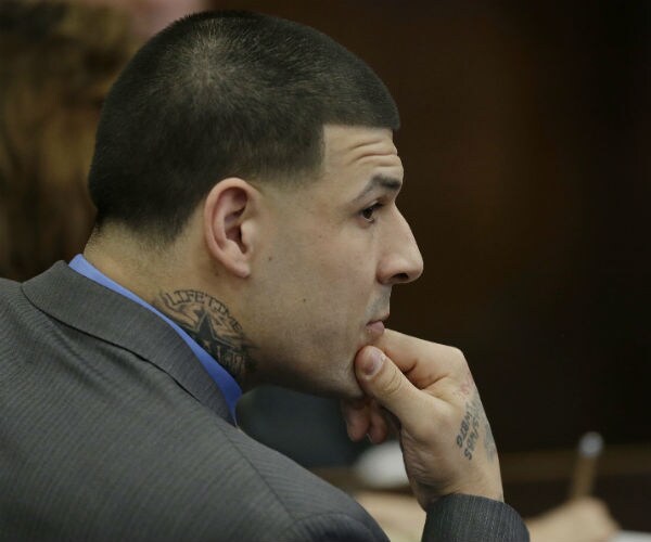 Former NFL Player Hernandez Commits Suicide in Prison