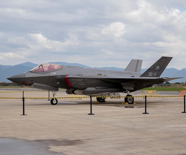 As UAE Waits for US F-35s, Russia Pitches New Warplane in Dubai