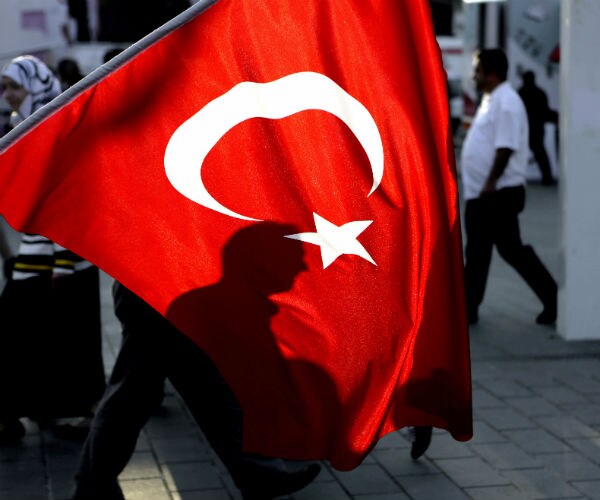 Report: Armed Man Holds Staff Hostage at Istanbul Hospital