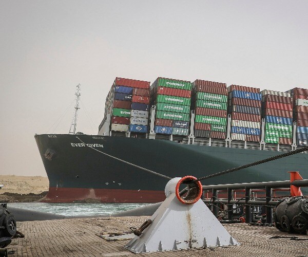 Oil Drops in Volatile Week Amid Suez Canal Blockage