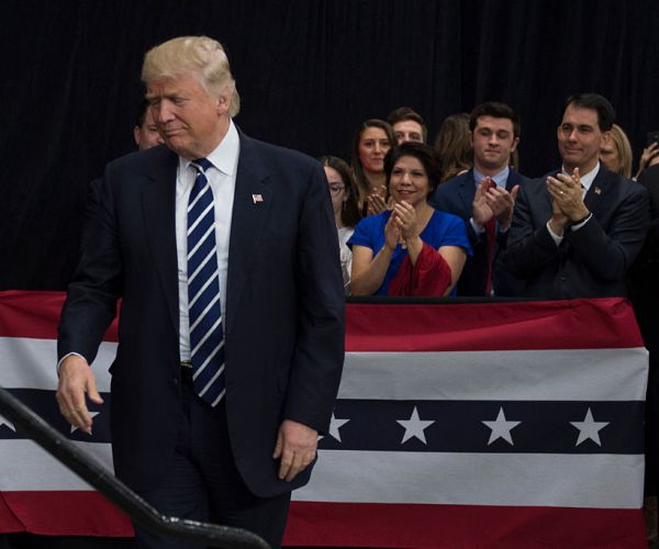 Spicer: RNC Did Not Refer to Trump as Christ 