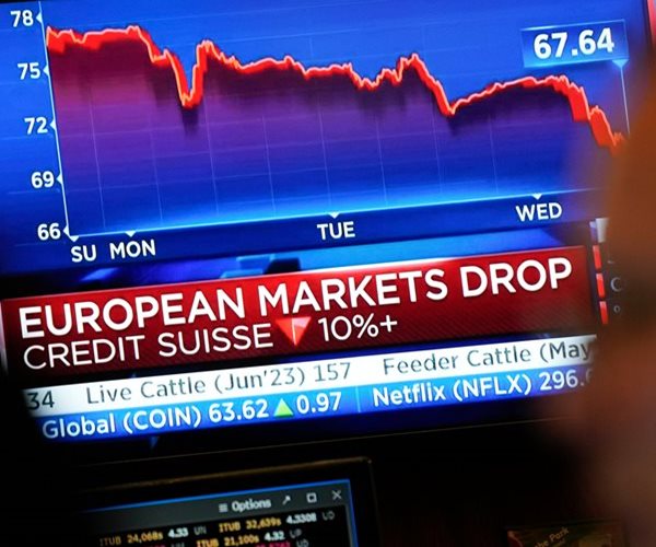 Wall St Down as Credit Suisse Sparks Bank Selloff