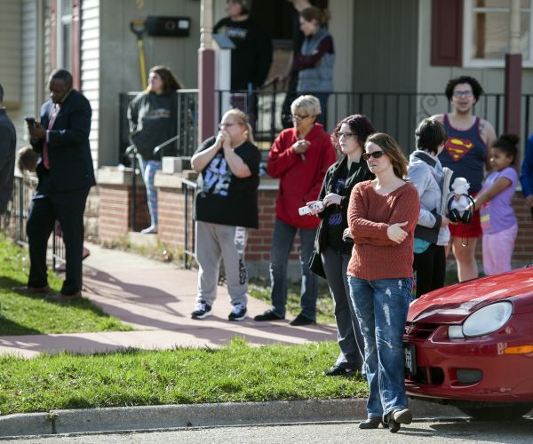 Stepfather of Suspect in Wisconsin Manhunt: Surrender