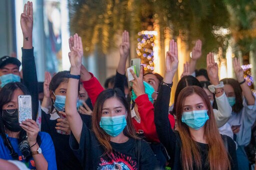 Thai Protesters Ask Court to Revoke Order, Continue Rallies