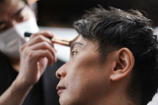 Japanese Businessmen Brighten Makeup Industry amid Pandemic