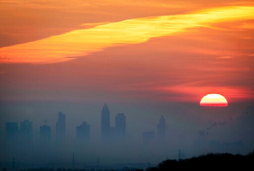 German Jobless Rate Ticks up to 4.9% in December