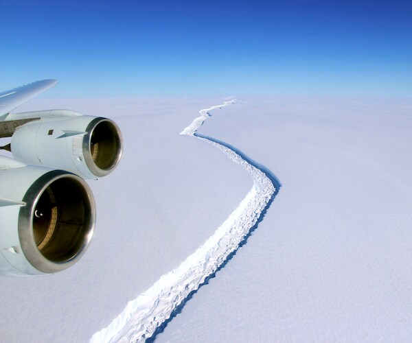 Antarctic Ice Shelf Crack Grows 17 Miles in Two Months