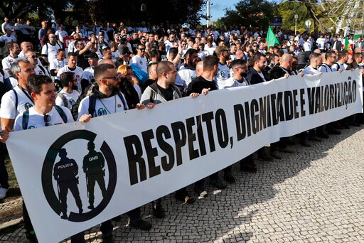 Portuguese Police Stage Protest March over Pay, Conditions