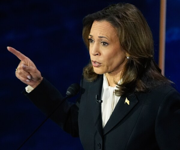 kamala harris points her finger