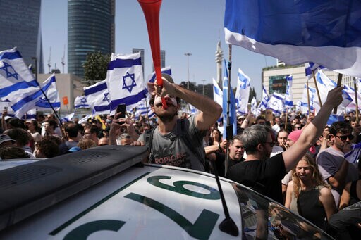 Israeli Police Crack Down on Anti-Netanyahu Protest