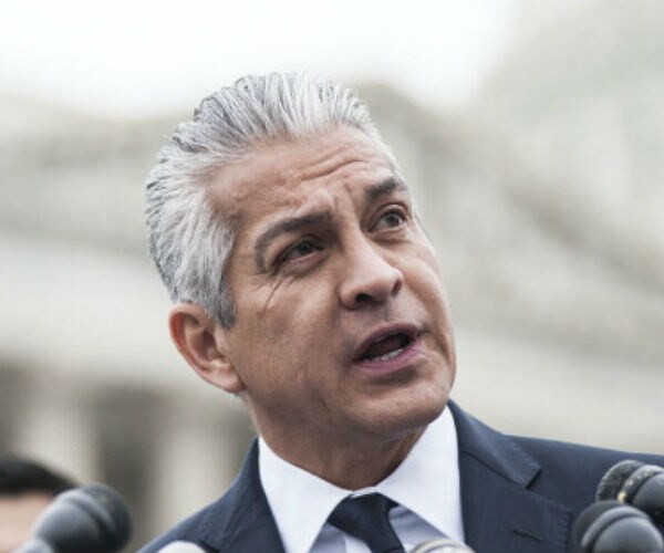 Hispanic Chamber Leader Hails Bannon's Departure