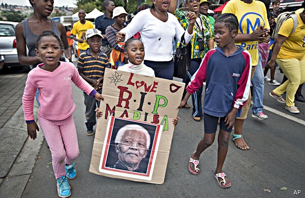 South Africans, Some Fearful, Mourn Mandela
