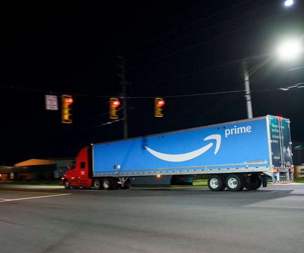 Amazon to Hire 75,000 Workers, With $100 Bonus for Vaccination Proof 