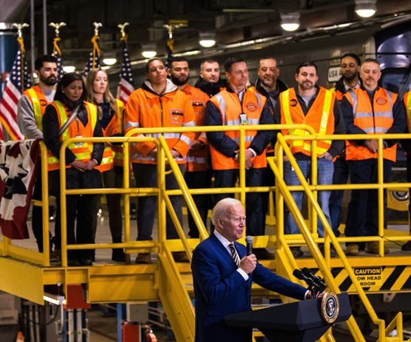 Biden Budgets $800 Million for US Roads