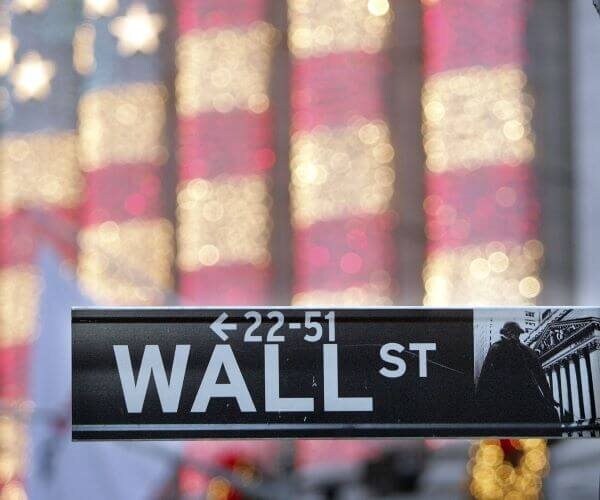 Wall St Falls as Jobs Data Signals Fed Hikes Not Over