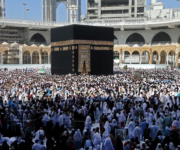 Saudis Close Islam's Holiest Sites to Foreigners Amid Outbreak