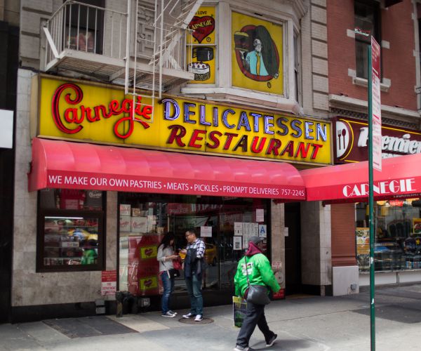 Carnegie Deli to Close With 2016 as NYC Loses Pastrami Landmark