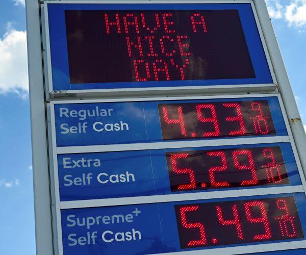 Cheaper Gasoline, Food Restrain US Consumer Prices