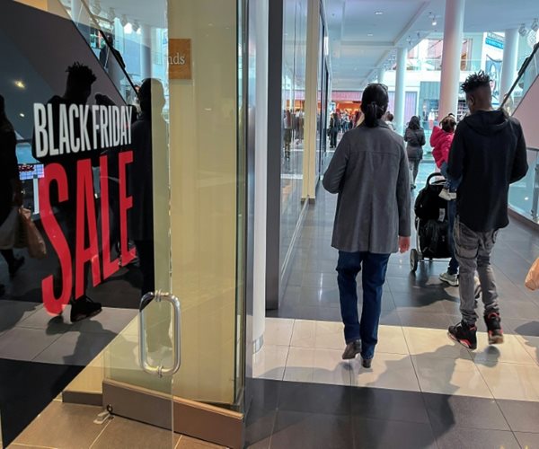 US Economic Worries Fuel Deep Black Friday Discounts