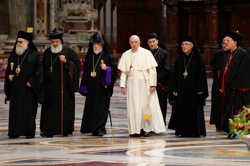 Pope, Lebanese Christian Clerics Pray for End to Crisis