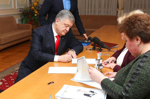 AP Interview: Ukraine Ex-PM Accuses President of Corruption