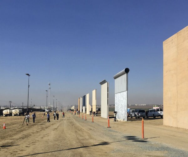 Ex-INS Agent: 'Politicians are Illusionists,' They Want Illegal Immigrants in US