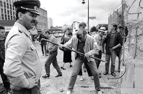 6/2/90 — Everybody Takes a Whack 