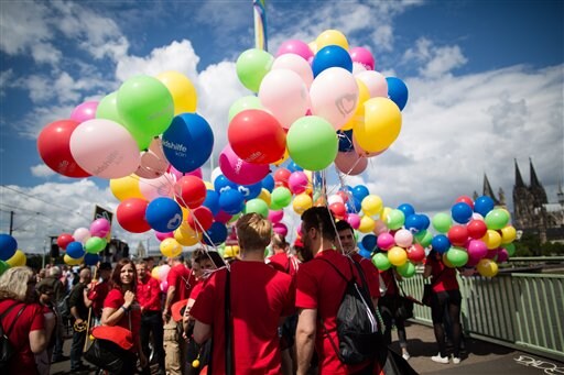 Cologne's Gay Pride Parade Pays Tribute to Orlando Victims