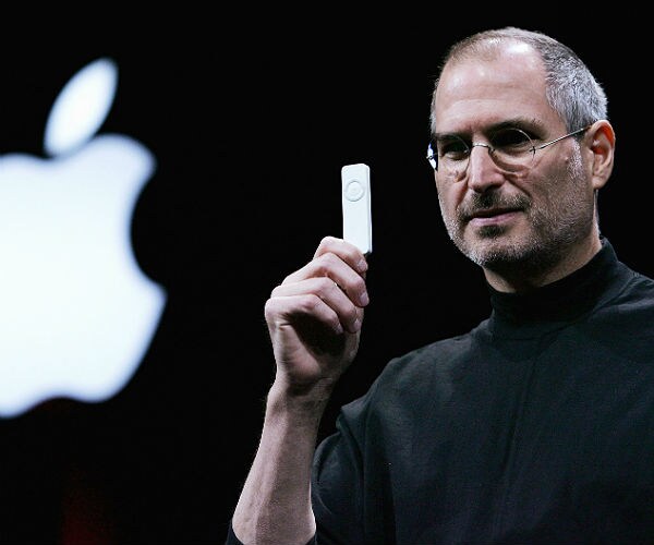 Screenwriter of New Steve Jobs Biopic Defends Film's Inaccuracies